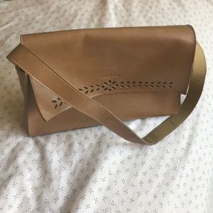 Mondani Tan Purse with Detailing